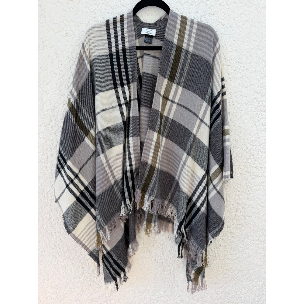 David and Young Plaid Poncho Shawl Grey Black FSOR1312 Fringed Wrap One Size